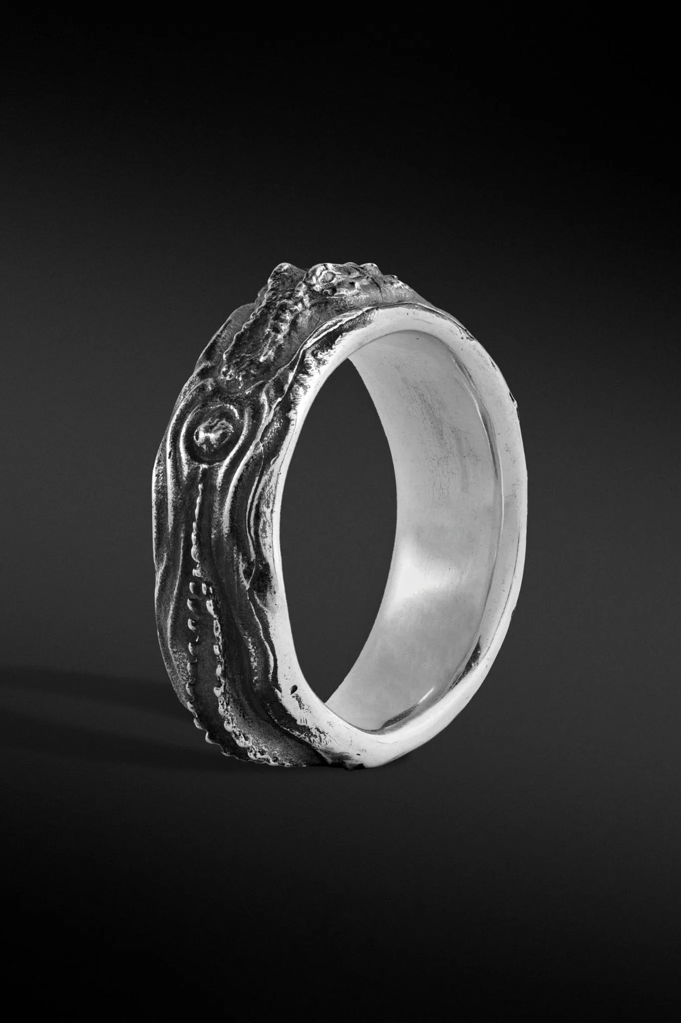 Caiman Black Ring