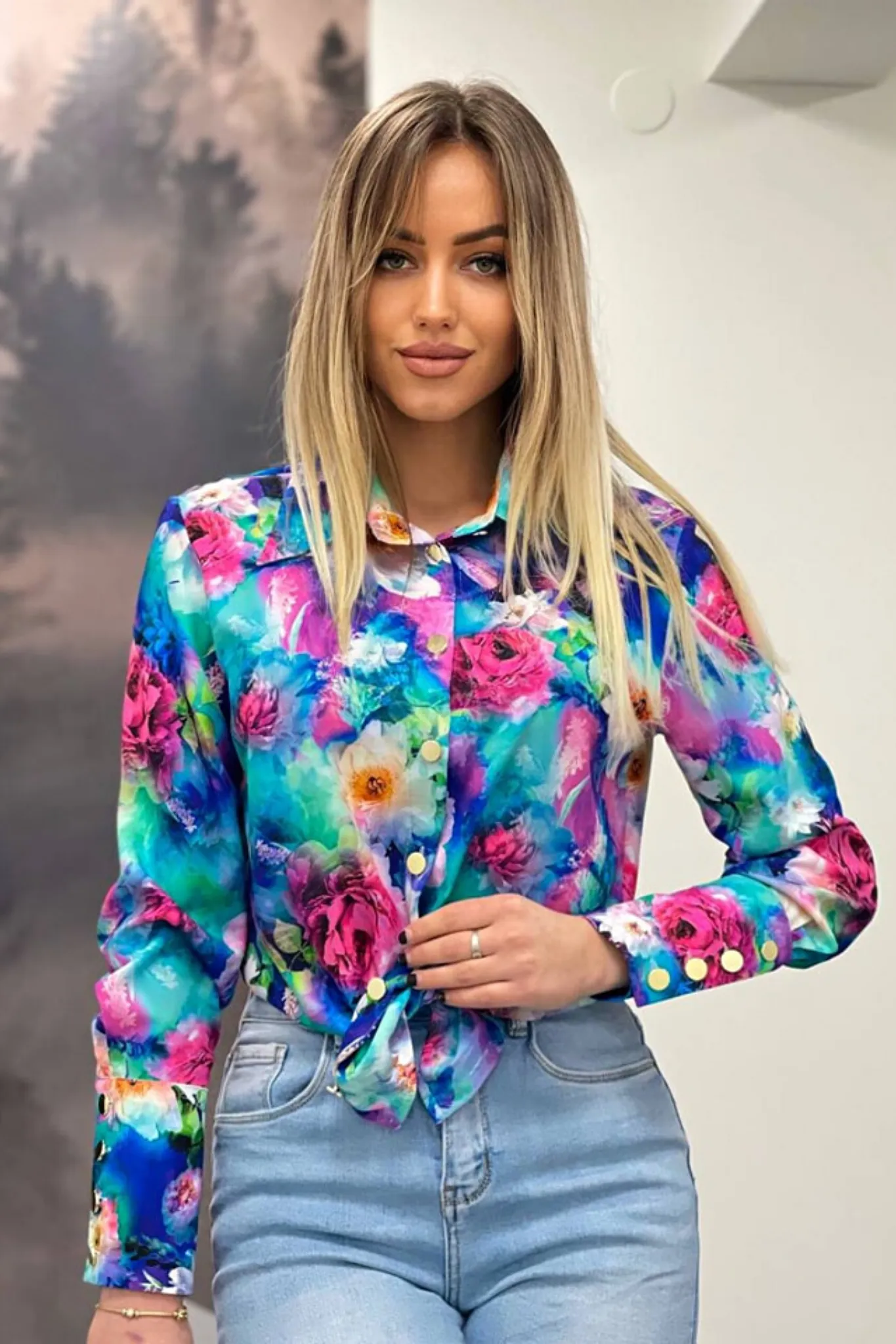 Camicia elegante blu a fantasia floreale multicolore con bottoni dorati