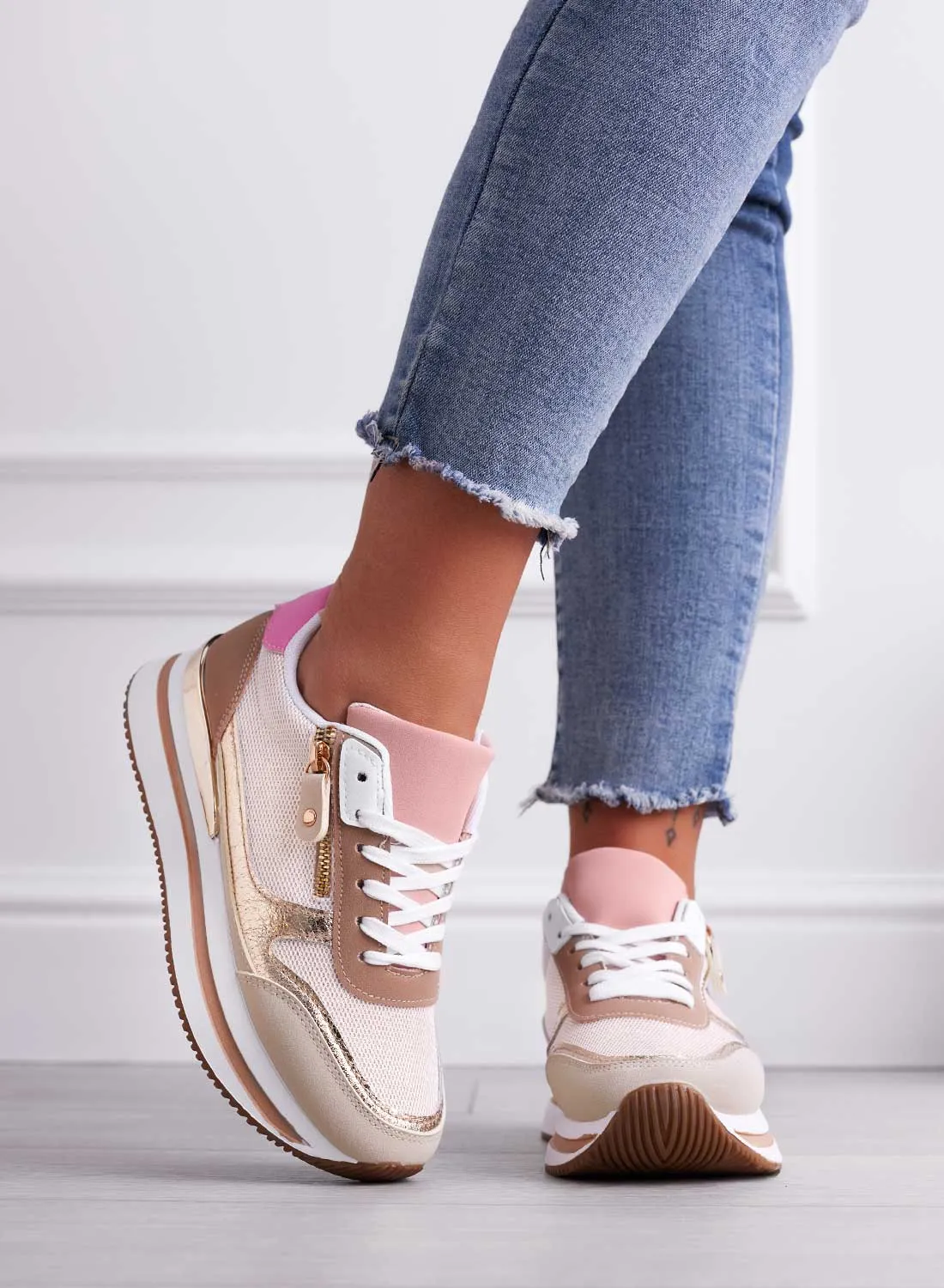 JOYCE - Sneakers beige con pannelli a contrasto e zip laterale