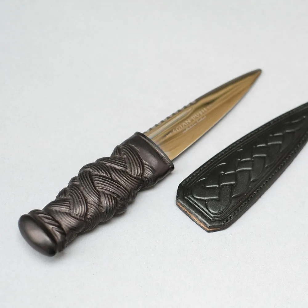 Sgian Dubh with Black Resin Knotted Handle