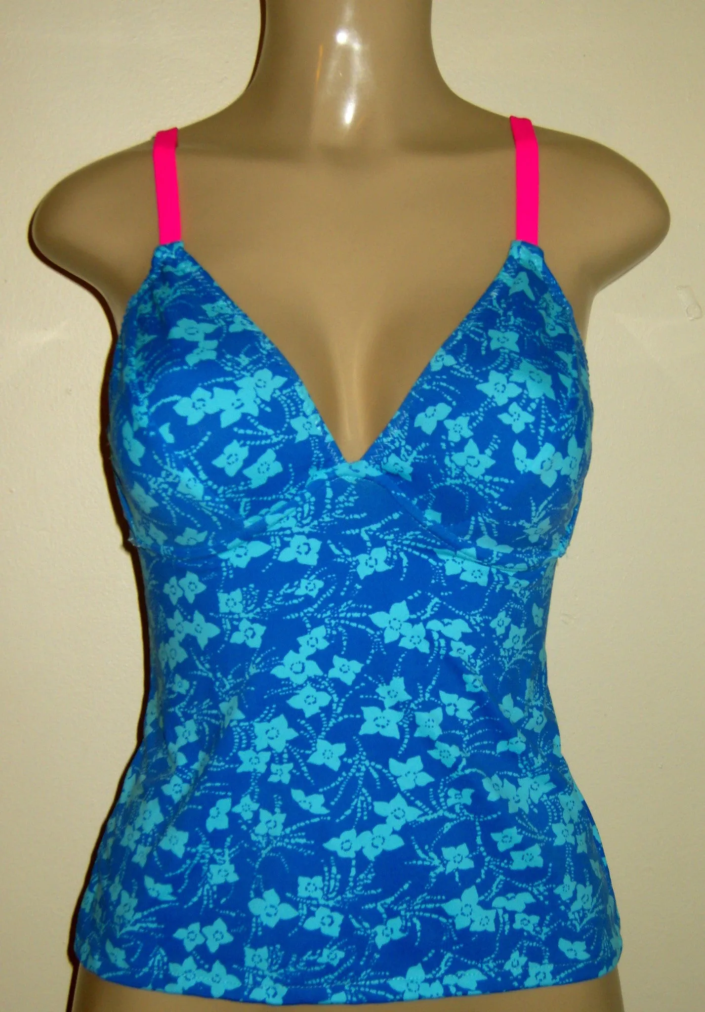 V-neck Tankini Top. Underwire Support Tankinis with Open Back.