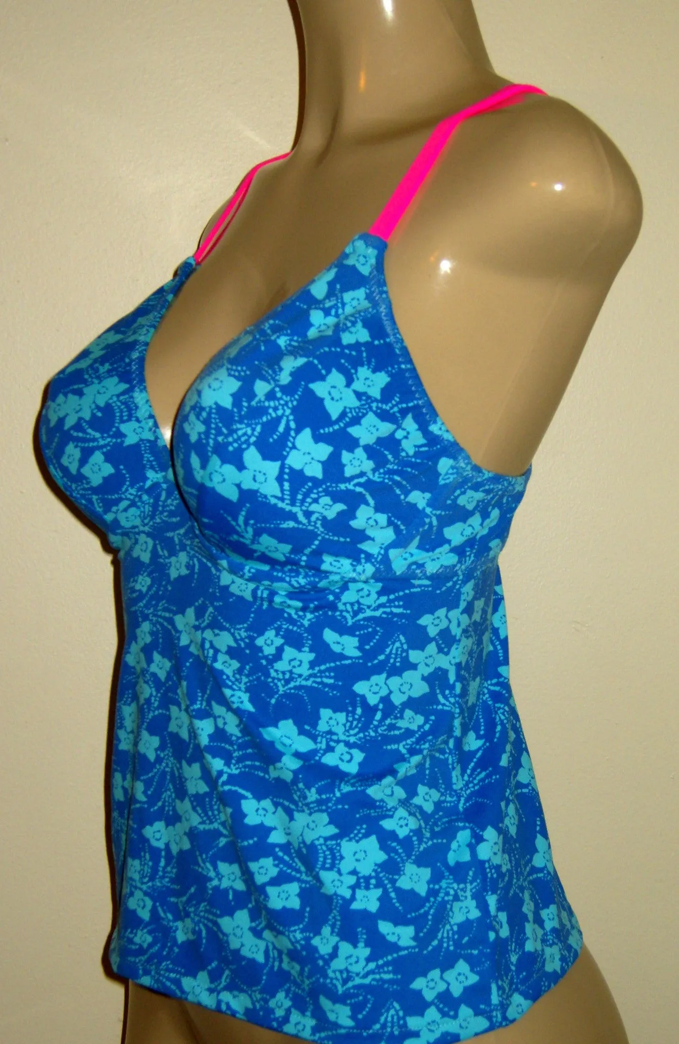 V-neck Tankini Top. Underwire Support Tankinis with Open Back.